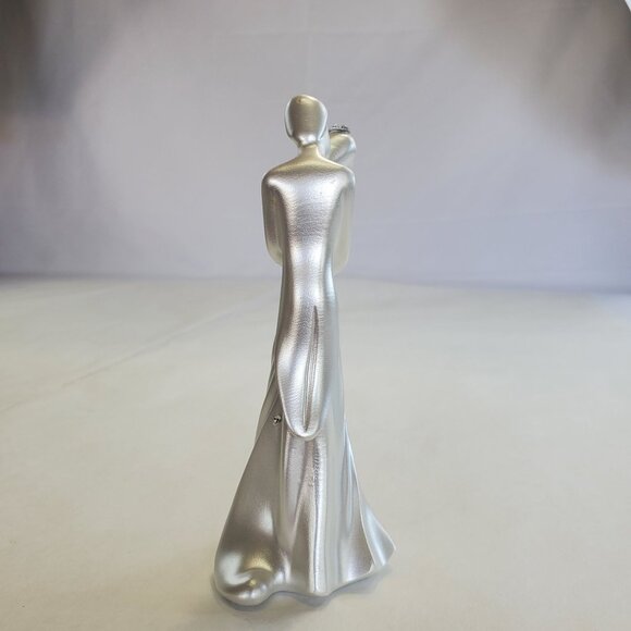 Wilton Wedding Cake Topper The First Kiss Bride Groom Pearl Off White - Picture 2 of 10